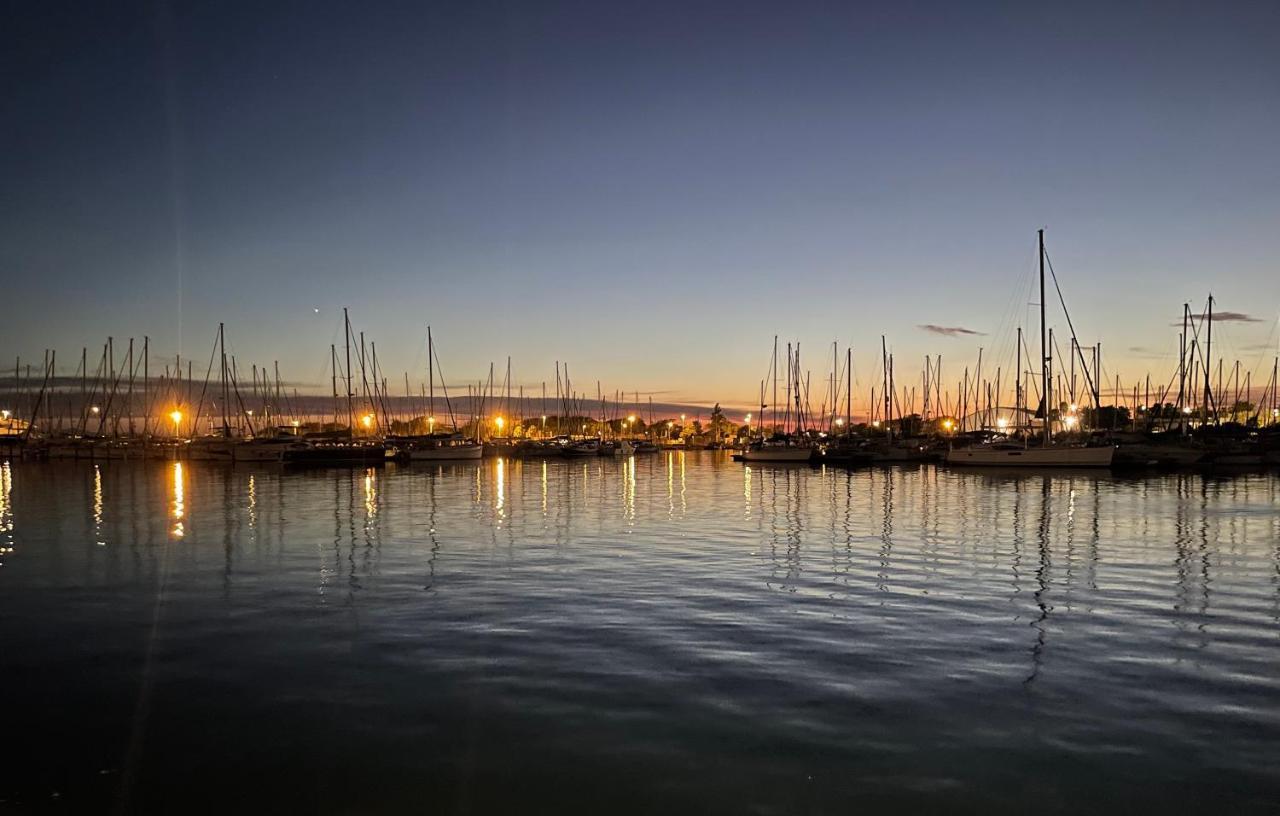 Studio - Les Pieds Dans L'Eau Agreable En Toutes Saisons 4 Couchages - Climatisation - Parking Prive - Piscine Sur Mer - Vue Magnifique Et Rare - Situation Optimum - Les Argonautes - Ile Des Pecheurs - Cap D'Agde Exterior photo