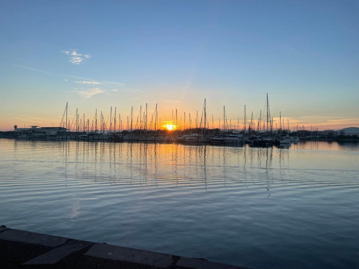 Studio - Les Pieds Dans L'Eau Agreable En Toutes Saisons 4 Couchages - Climatisation - Parking Prive - Piscine Sur Mer - Vue Magnifique Et Rare - Situation Optimum - Les Argonautes - Ile Des Pecheurs - Cap D'Agde Exterior photo