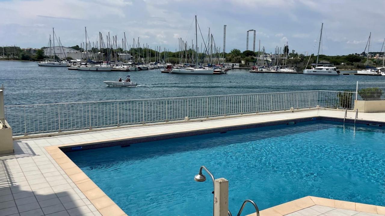 Studio - Les Pieds Dans L'Eau Agreable En Toutes Saisons 4 Couchages - Climatisation - Parking Prive - Piscine Sur Mer - Vue Magnifique Et Rare - Situation Optimum - Les Argonautes - Ile Des Pecheurs - Cap D'Agde Exterior photo